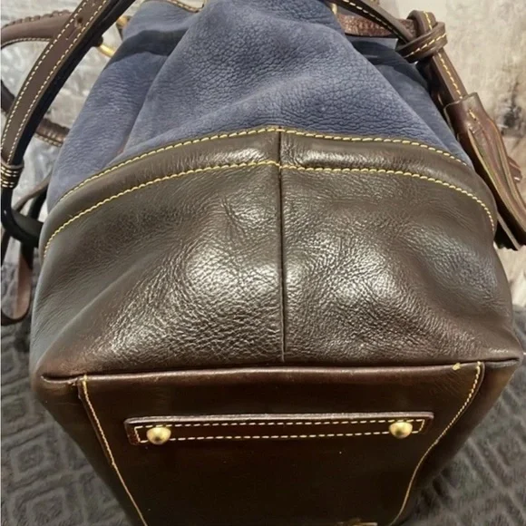 💙🤎Dooney & Bourke Buckley Leather Drawstring Bucket/Shoulder Bag - Picture 5 of 15